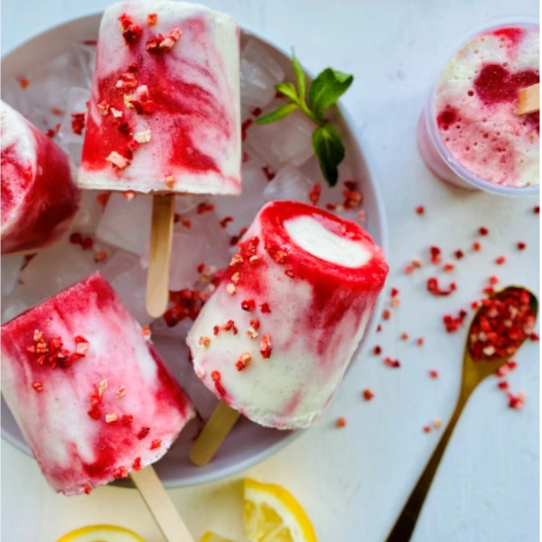 Strawberry-Yogurt-Swirl-Icecream