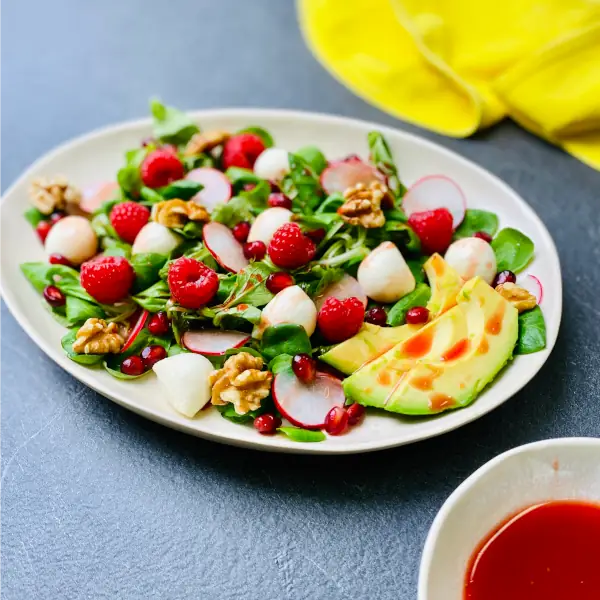 Sommersalat mit Himbeerdressing